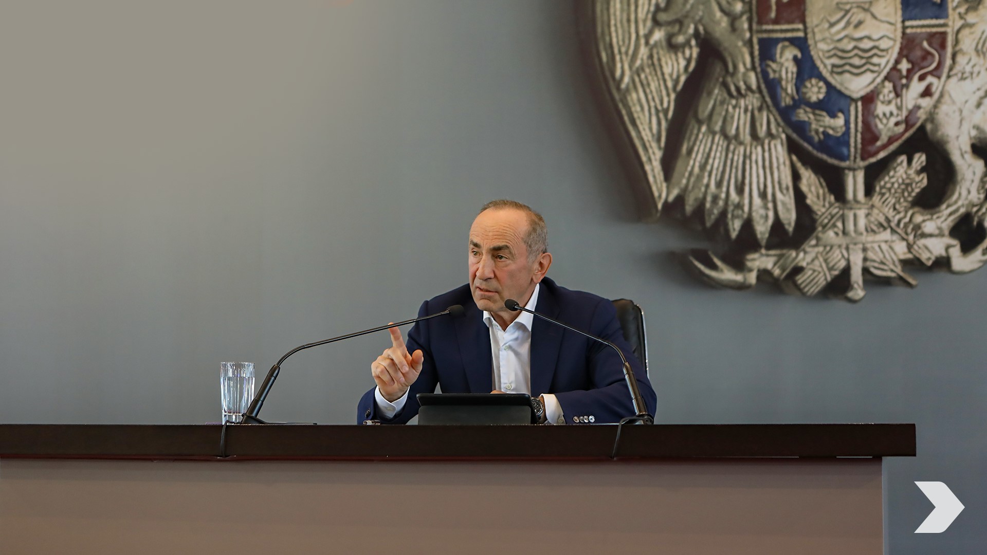 article-image