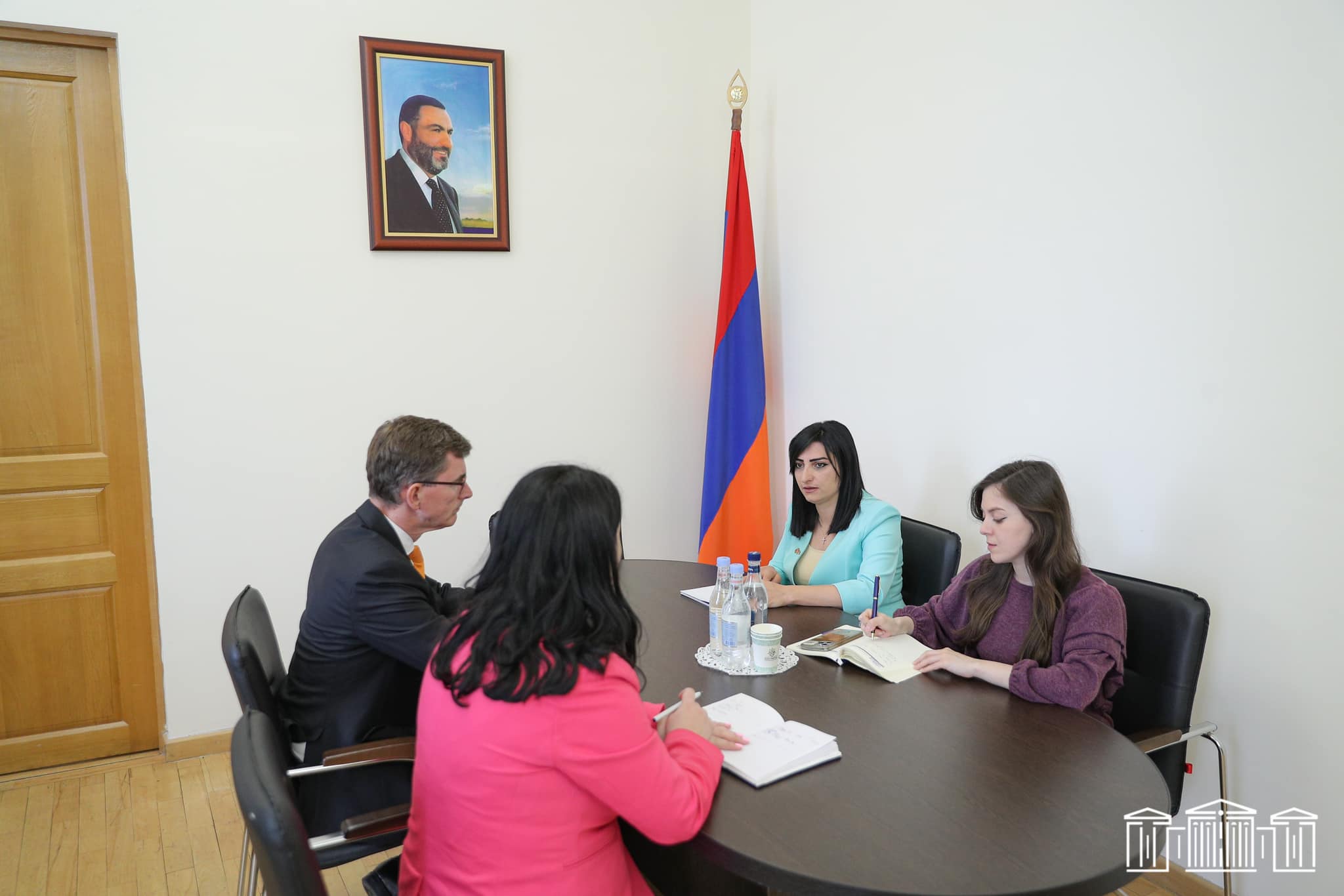 article-image