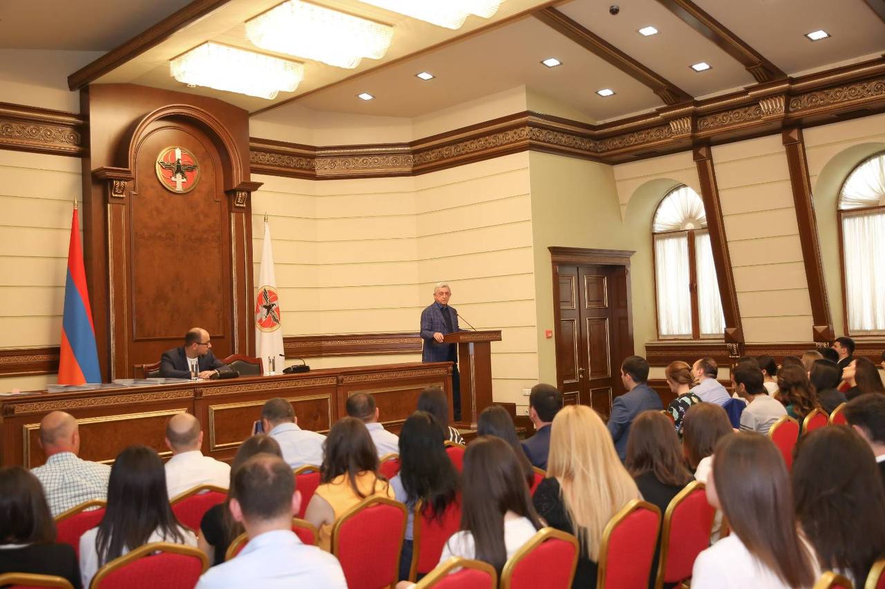 article-image